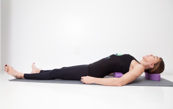 超过80%的人,背部疼痛!8个姿势:张开身体,享受瑜伽