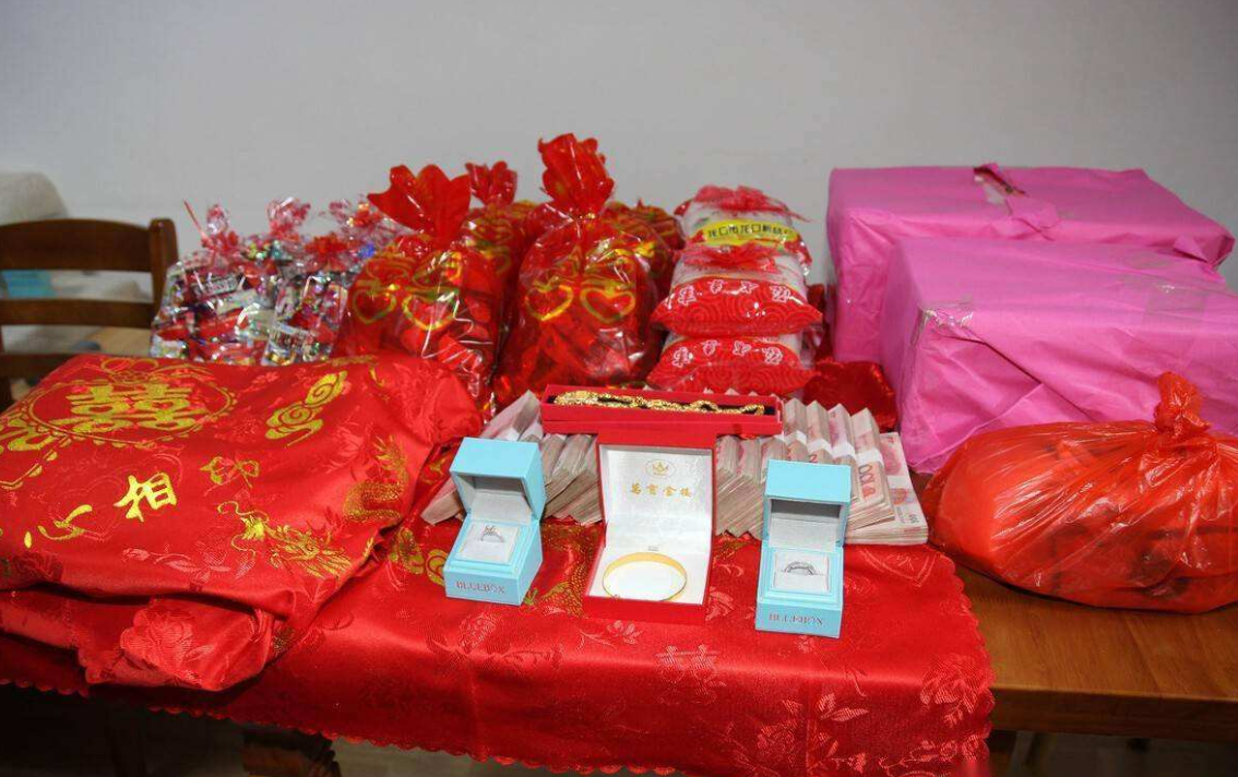 河北老两口被逼死,因儿子结婚凑不出50万彩礼,女方:穷就别娶媳妇