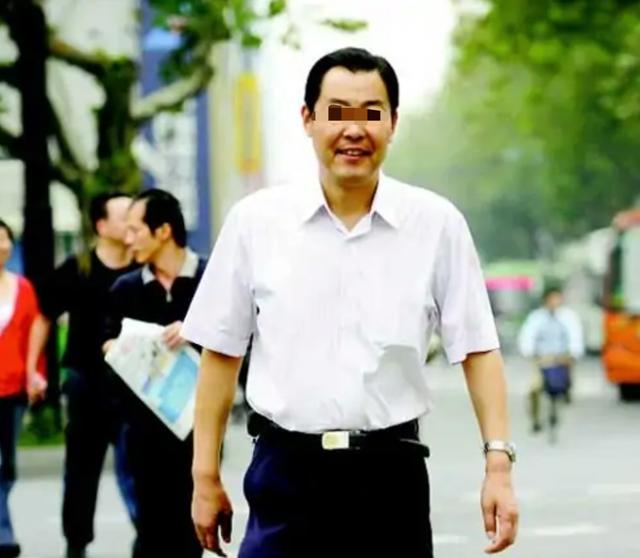 故事:杭州it届美女董事张琰,身家达千万,却甘愿做大老虎的情妇