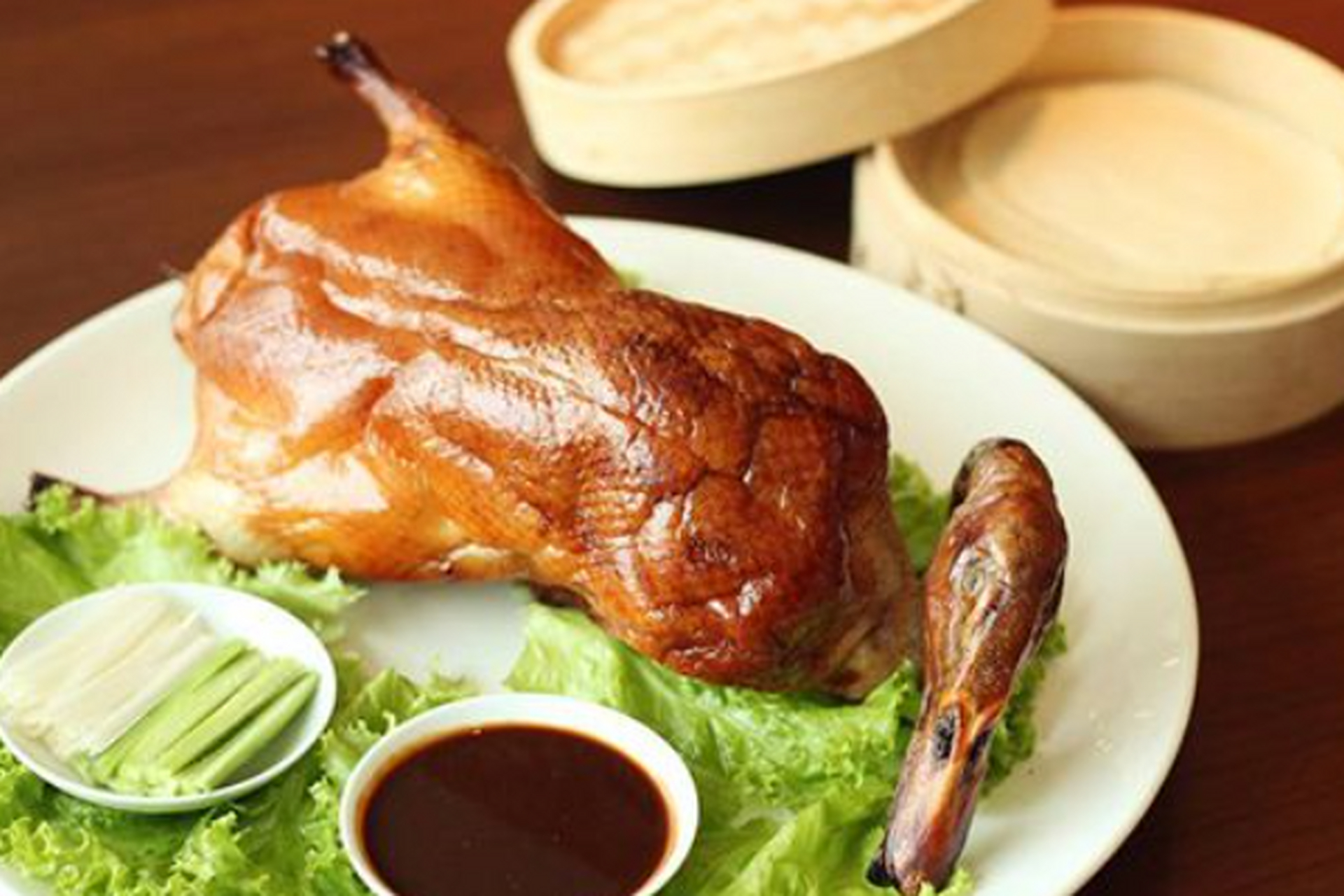 中国传统美食有:三大炮,佛跳墙,驴打滚,荷花酥,糯米粑粑,饺子,汤圆