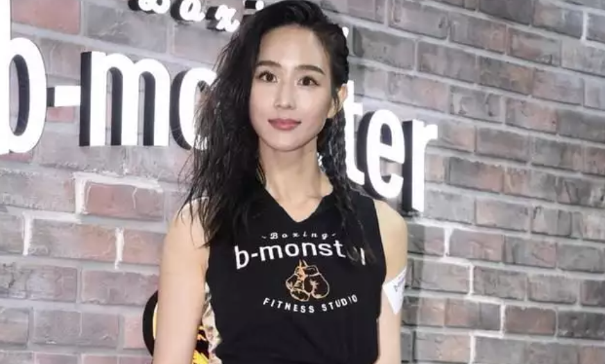 张钧甯拳击辫造型,展现健身女神魅力!