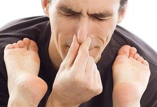原来脚臭最怕"它",教你的这个妙招,几天就能告别臭脚丫