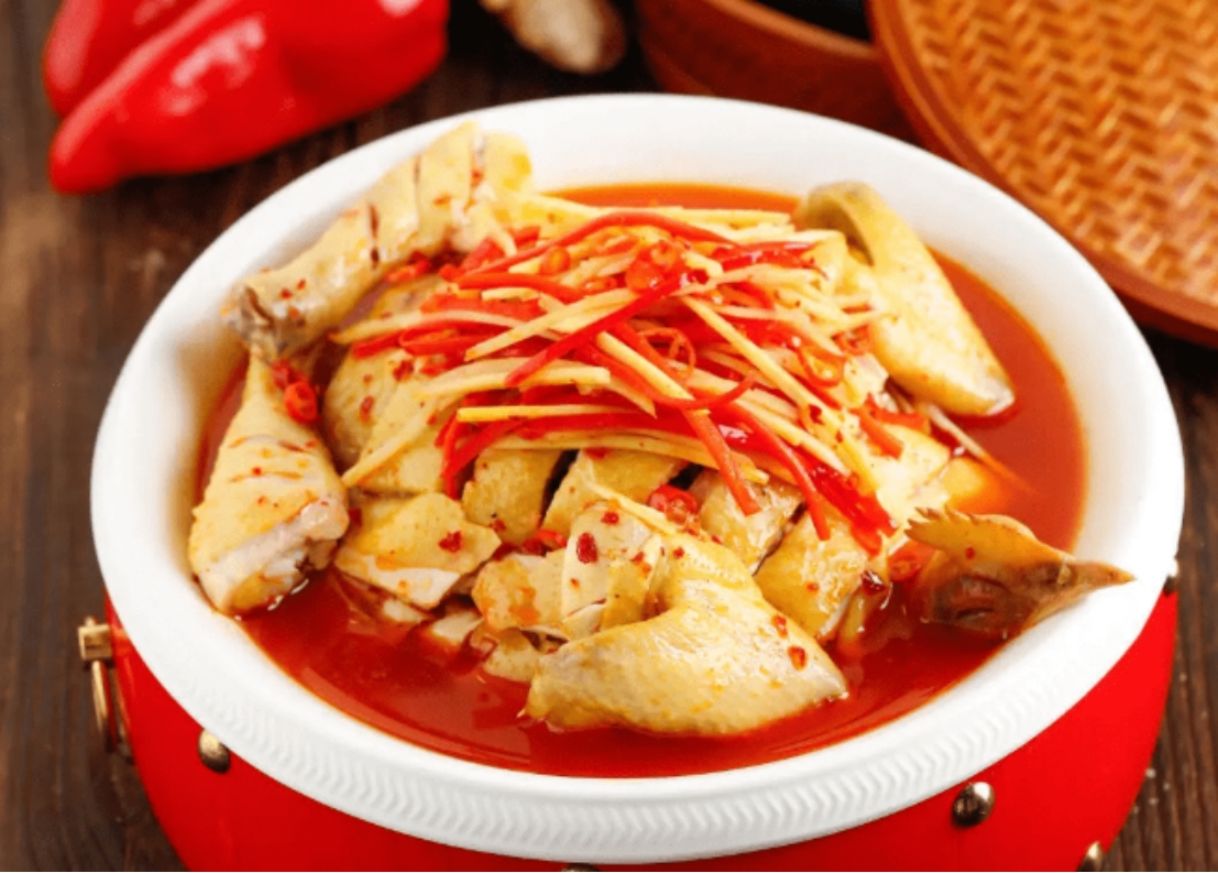 东安鸡是湖南永州的特色菜,表皮酥脆内里软嫩,吃起来特别好