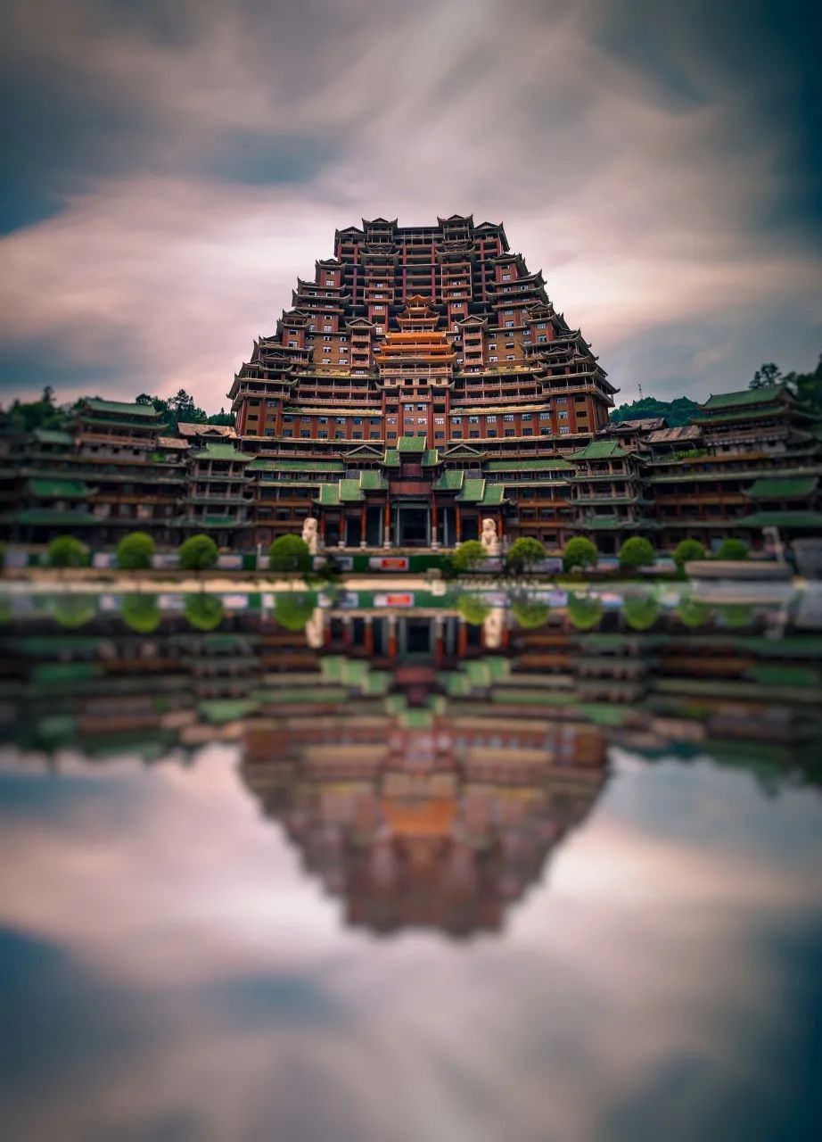 贵州这座最壕烂尾楼,99米高没用一颗螺丝钉,如今却成最大废墟