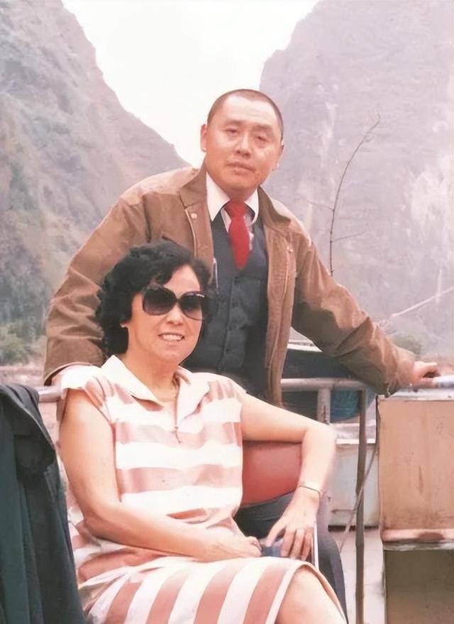 马德华:饰演《西游记》里的猪八戒,娶"嫦娥"为妻,53年无绯闻