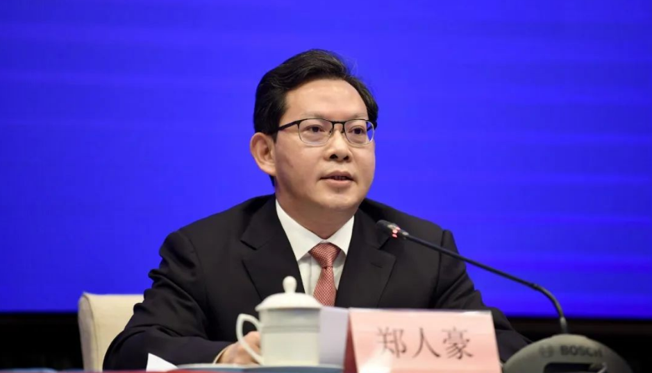 潮汕籍的法学博士,曾担任珠海市市长,反腐铁官郑人豪被双开