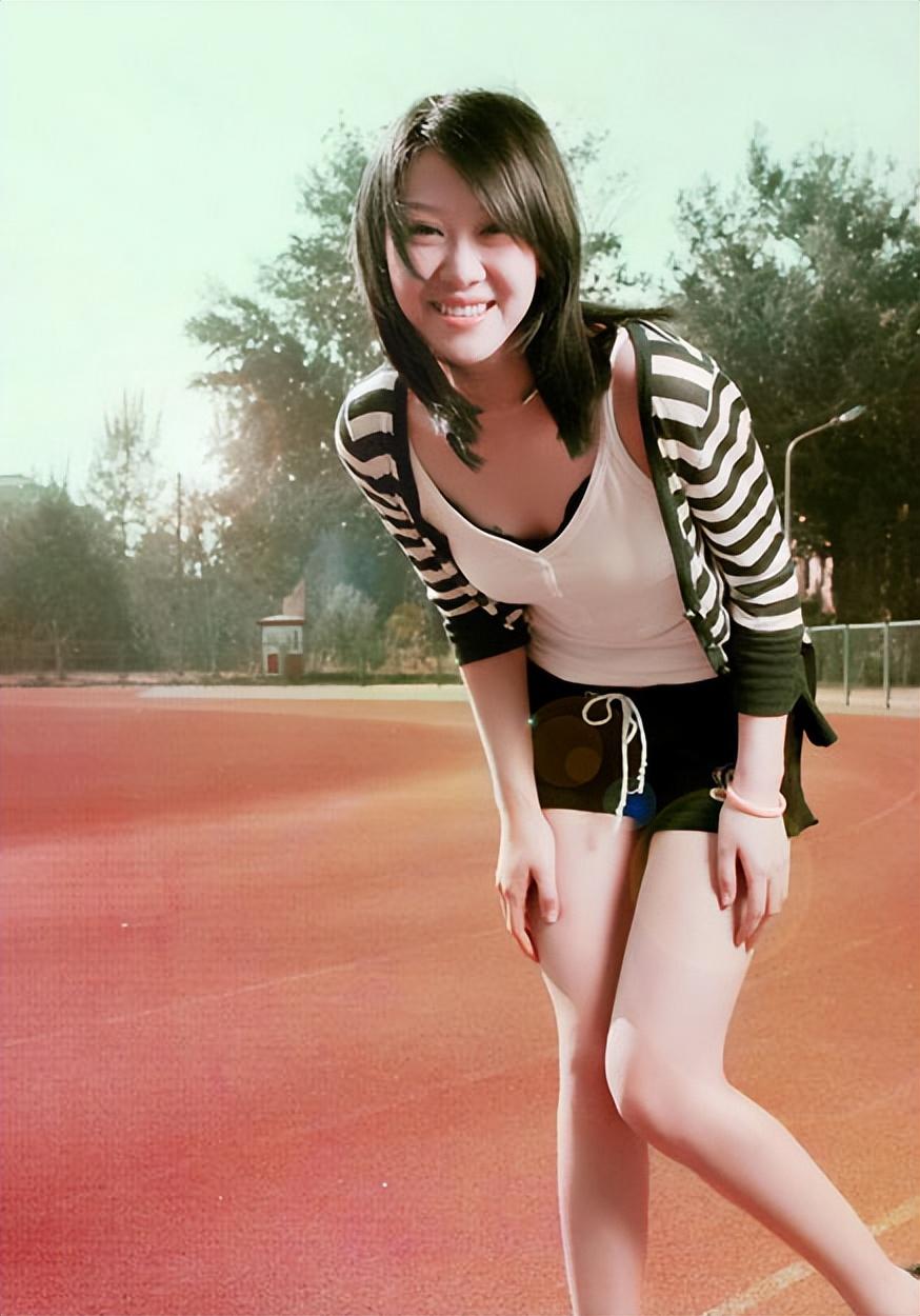 2012年夏天,美女歌手付丽因为网上购物,被快递员残忍侵杀!