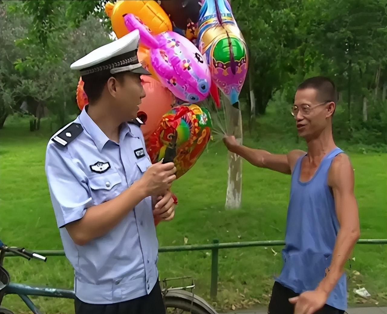 这十年,谭乔和网友们都很好奇,那些曾在节目中交通违规的"奇人异士"