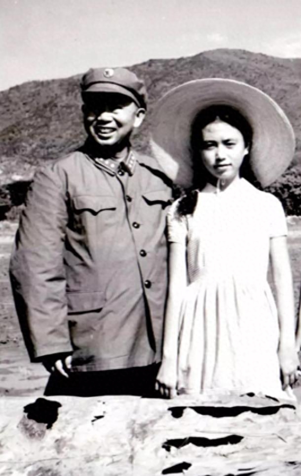 亚楼上将的四段婚姻:和贠凌漪,苏丽娃劳燕分飞,与翟云英白首