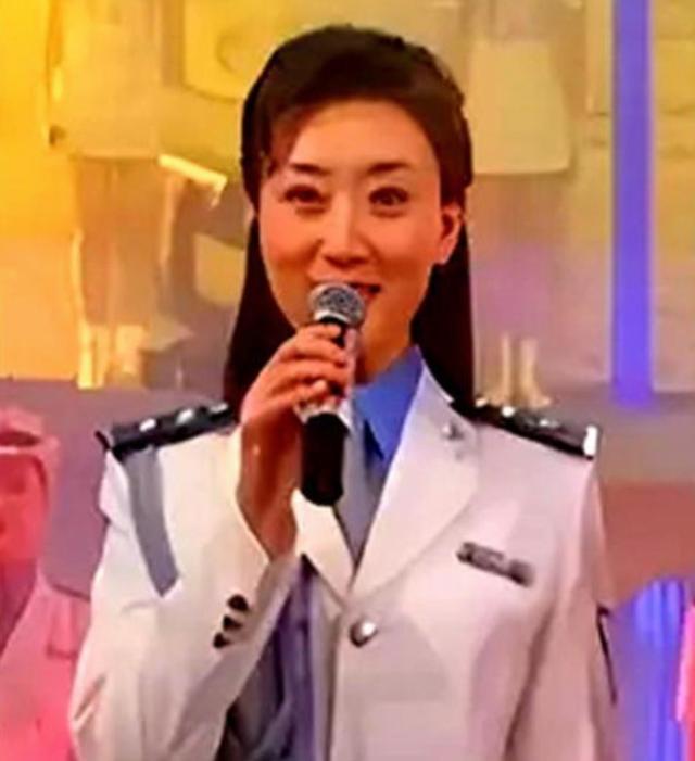 她被曾被誉称为"头号警花",为名利沦为高官情妇,最终结局惨淡