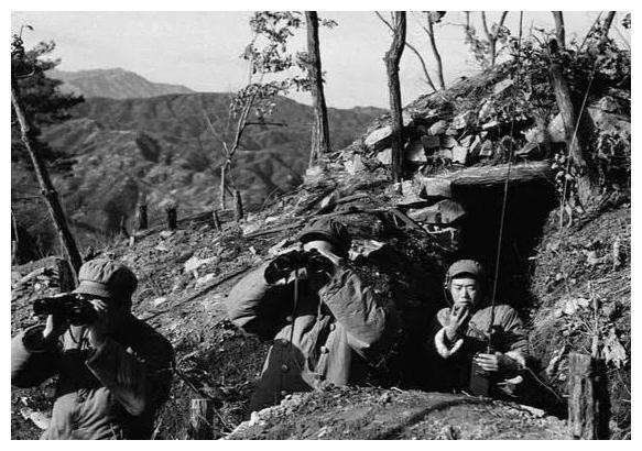 志願軍堅守坑道戰,拖住了敵人,為上甘嶺戰役的反擊做好了準備