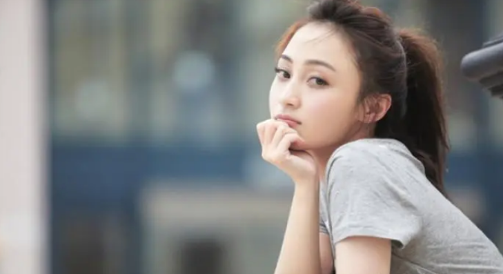 姚笛豪放剪齐肩短发,焕然新生,颓废化身华丽转身!