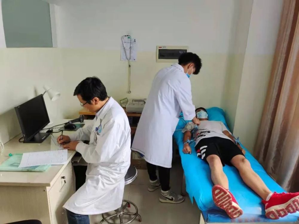 然而郑源的一次体检,让两个人的婚姻陷入危机