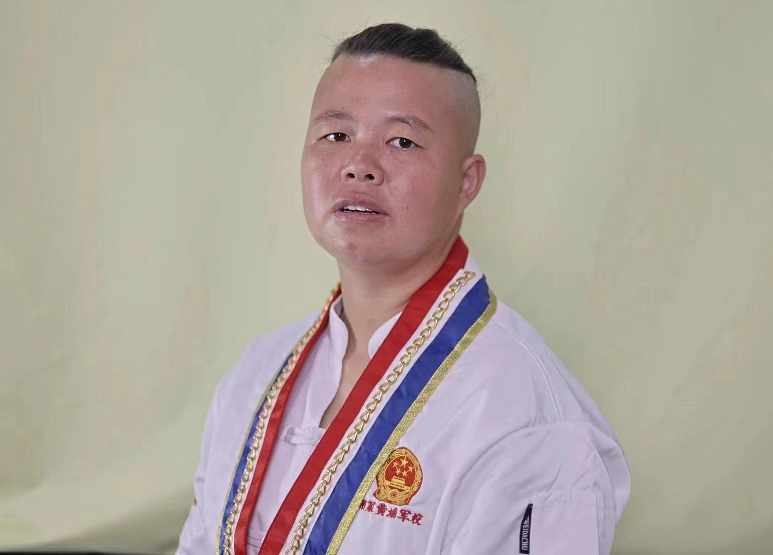 想学好湘菜?庞亮拜湘菜大师王敏学厨艺