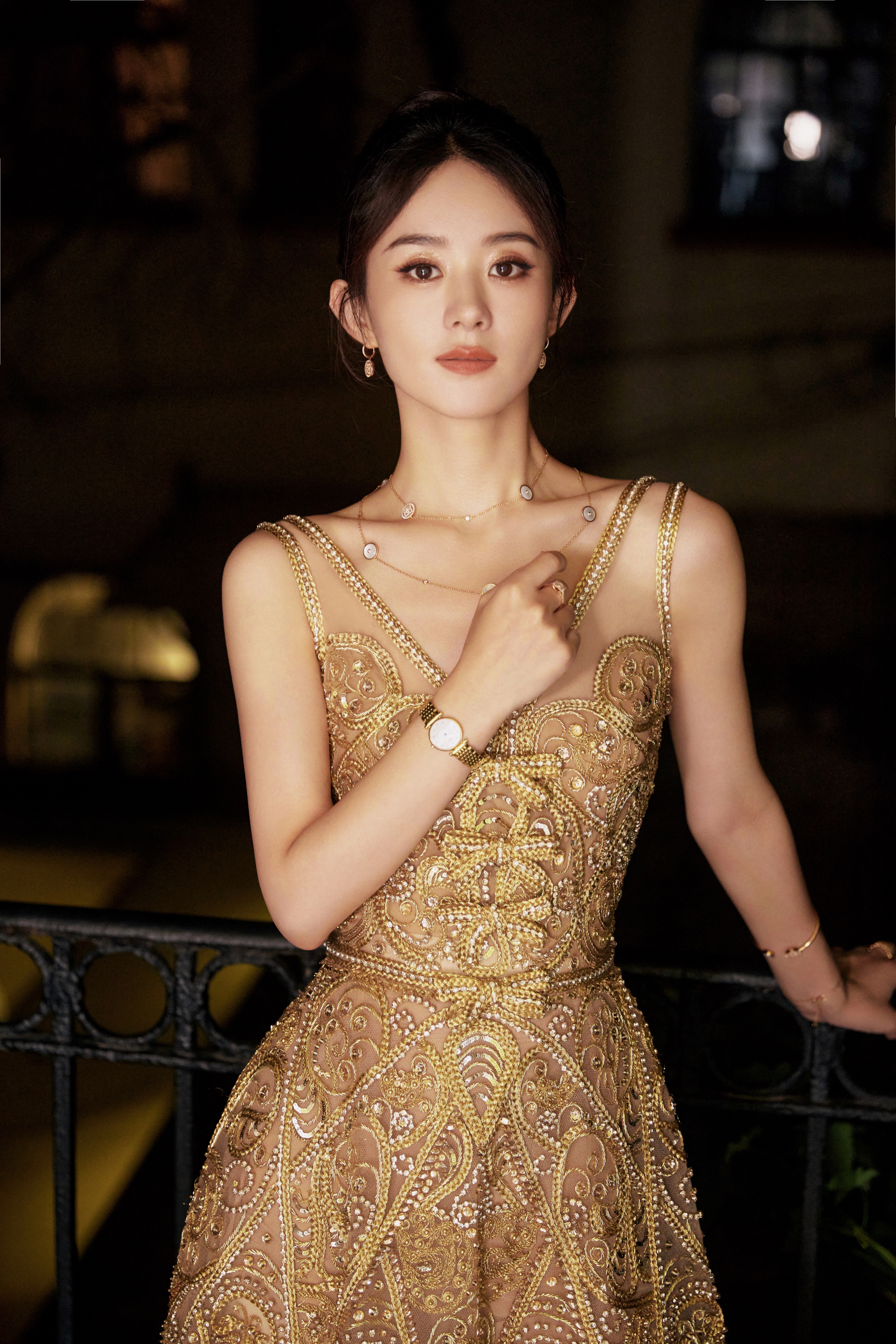 白玉兰红毯:赵丽颖秀美背,殷桃好身材,秦岚太拼了,谭卓穿的啥