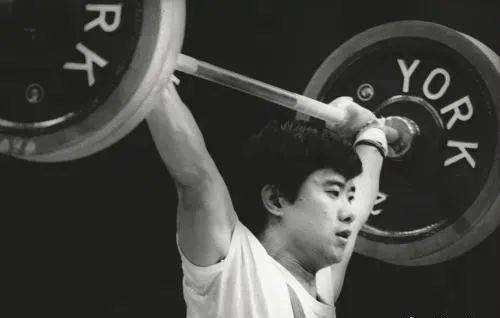 "举重冠军"陈镜开:中国破世界纪录第1人,却不被西方世界承认