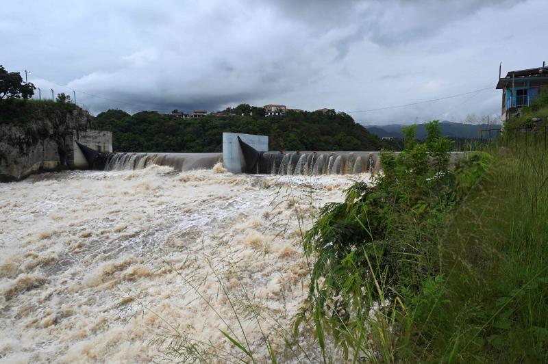 【看世界】暴雨席卷意大利北部,河水上涨淹没米兰街区