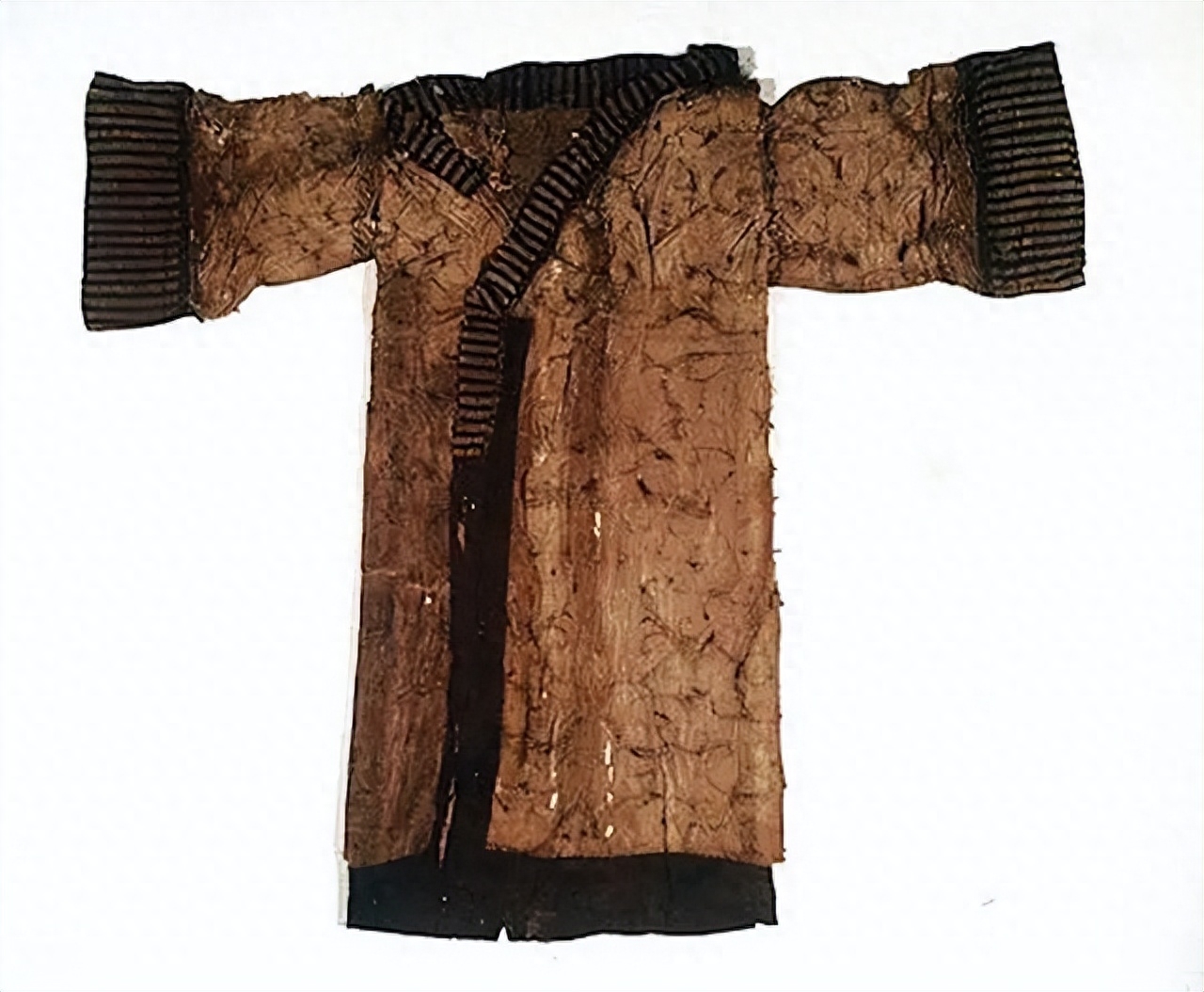 就学会了用树叶,兽皮制作衣物保暖,虽然制作工艺粗糙,衣服漏风漏雨,但