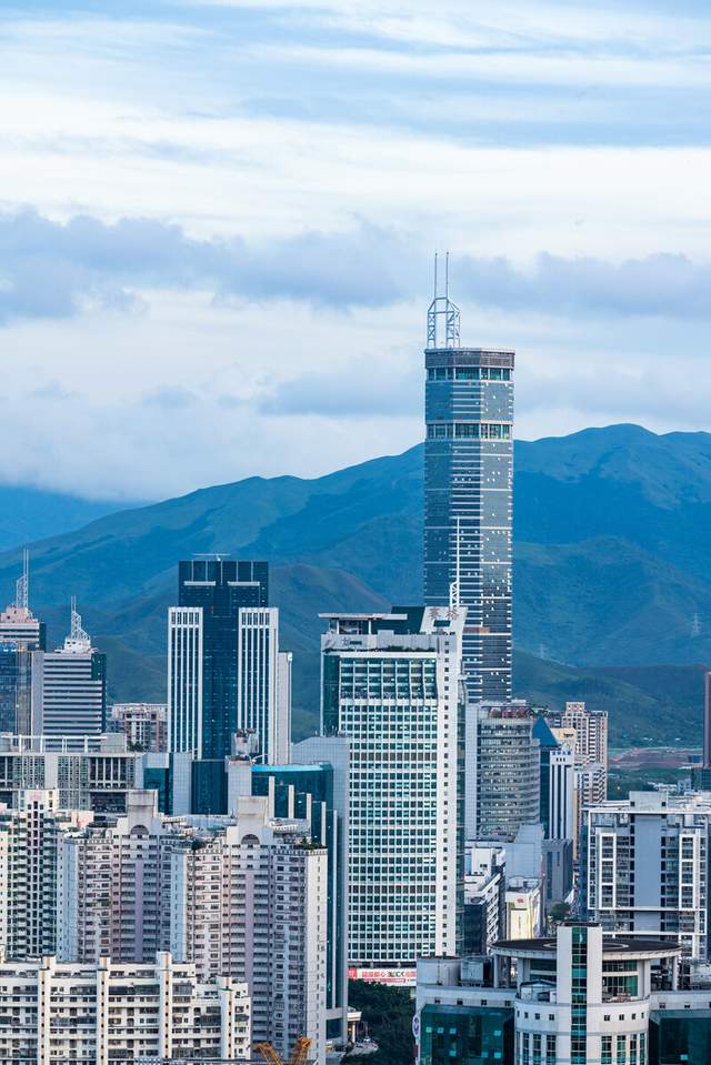 高355米!深圳跨世纪的地标建筑——赛格广场,由陈世民大师设计
