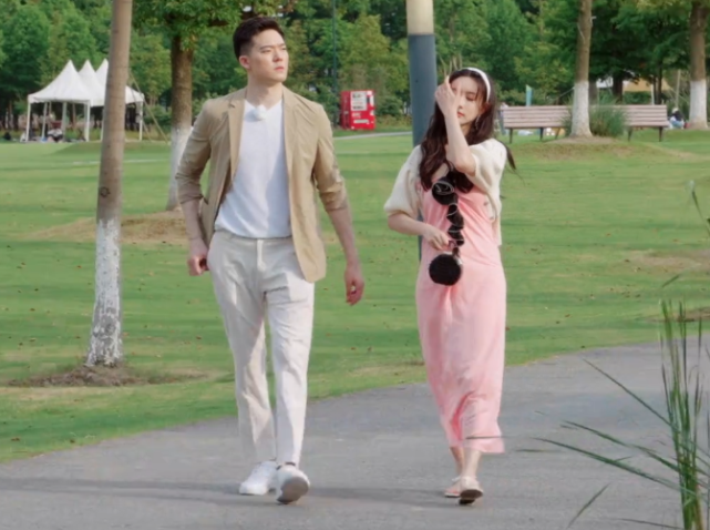 孟子义为了王厚杰穿粉裙子,她鞋跟的高度,是对男朋友最大的尊重