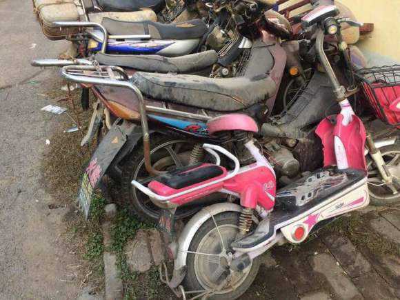 电动车报废以后别丢,还值钱,车主:回收它有啥用?