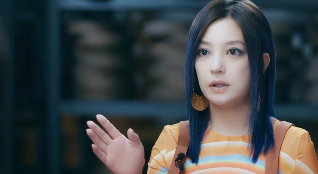 赵薇p图秒变少女!采访自带磨皮滤镜,美回小燕子同款大眼