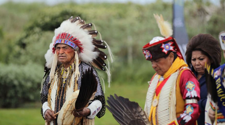 加拿大印第安人,他们的服饰是如何传承和创新的