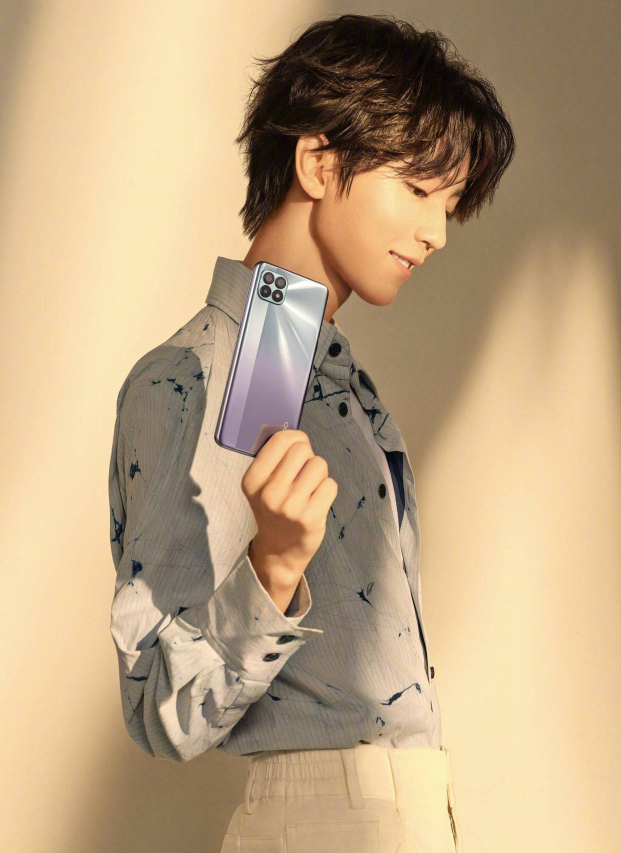 王俊凯寸头造型出圈!手握3部待映大片,多重身份轻松切换