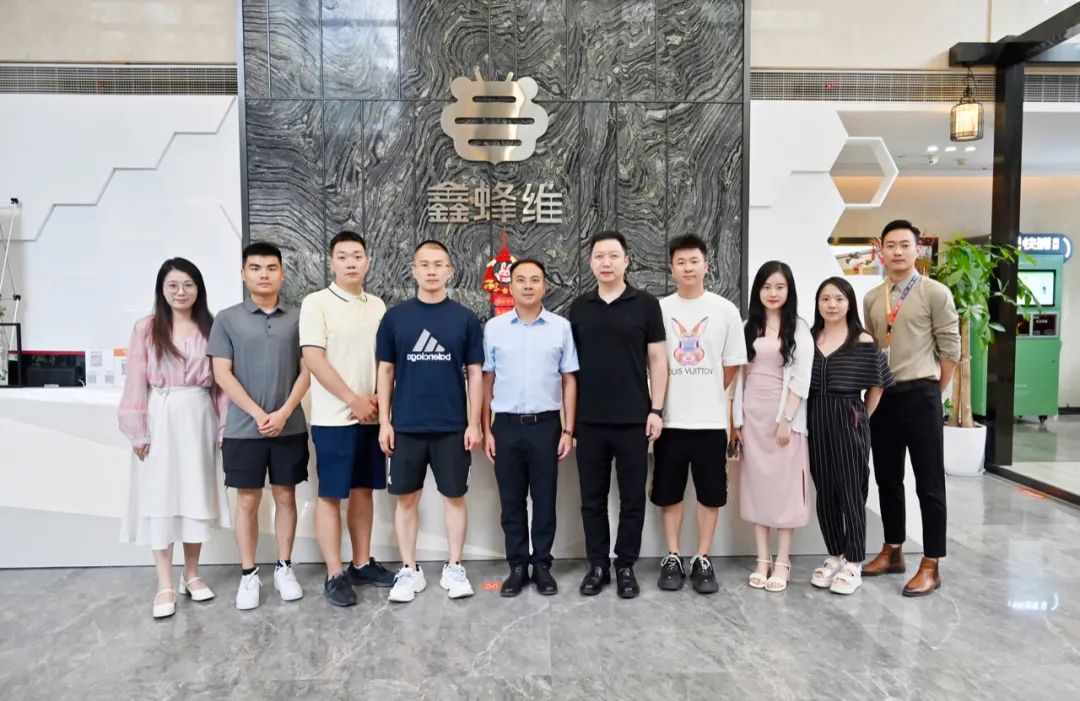 甘肃省白银市白银区委常委,王岘镇党委书记潘虎一行来访鑫蜂维