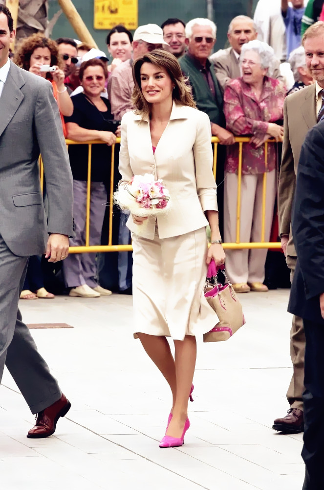 西班牙女王莱蒂齐亚 记者出生 颜值爆表 衣品更是万里挑一