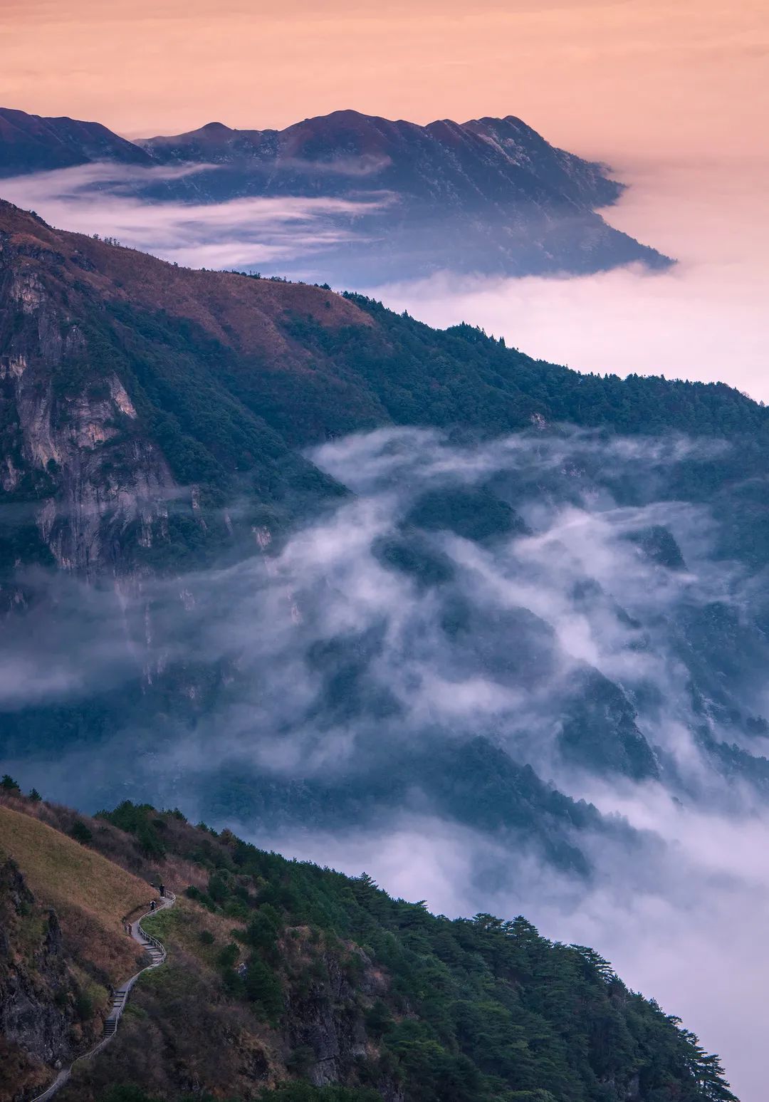 云绕山峰图片图片