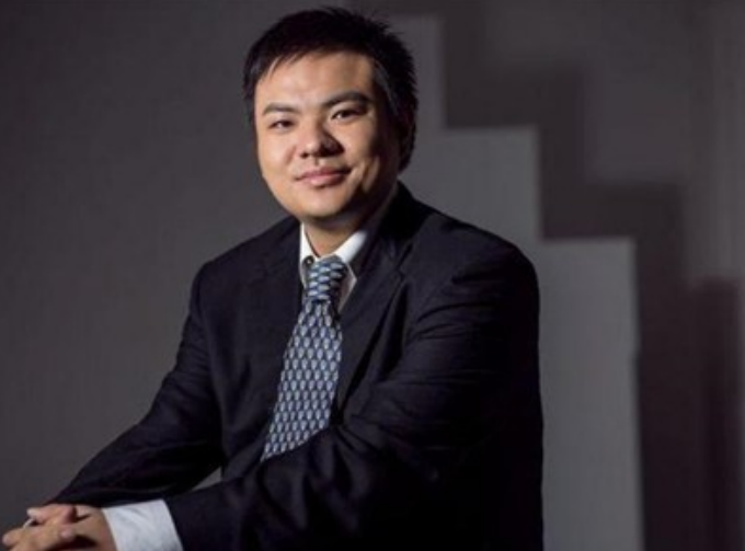 回顾中国天才刘若鹏,研制出隐身衣引起美国关注,回国时百般受阻