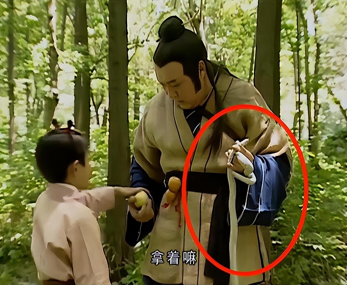 回顾新白娘子传奇中的穿帮镜头看这么多年竟没发现太搞笑了