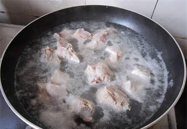 二,肉类焯水的正确做法