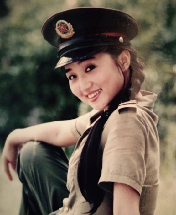 从性感女神到山村农妇,阿朵消失7年"死里复活",她凭啥这么牛