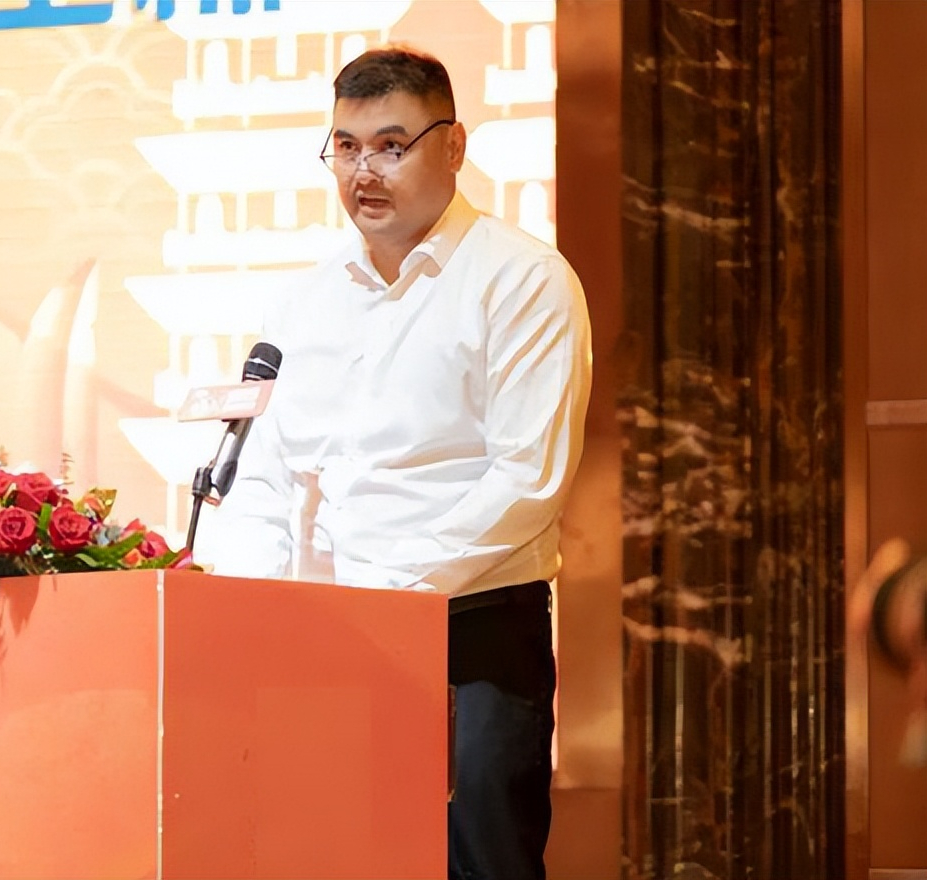 篮球名将刘玉栋:带着膝盖里的10块碎骨铸造辉煌,他亏欠妻儿太多