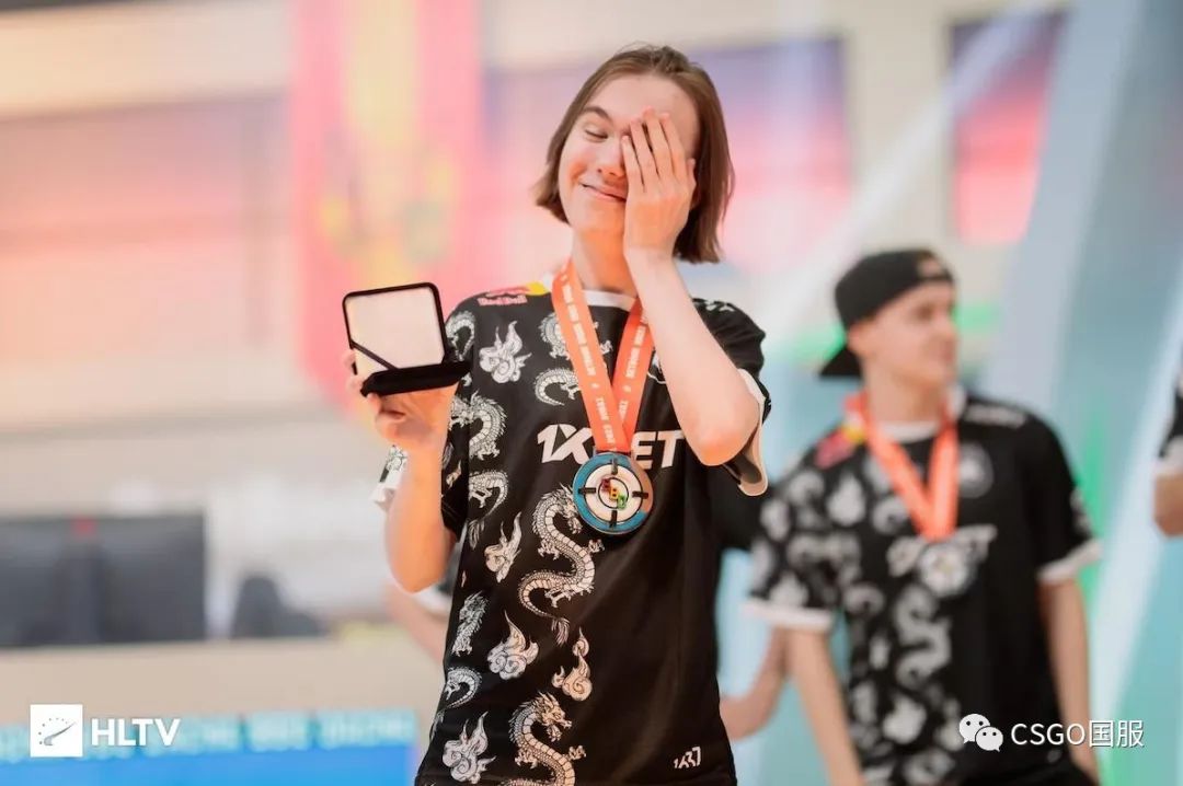 【16岁天才少年donk荣膺冠军MVP!Spirit线下完成让二追三夺冠