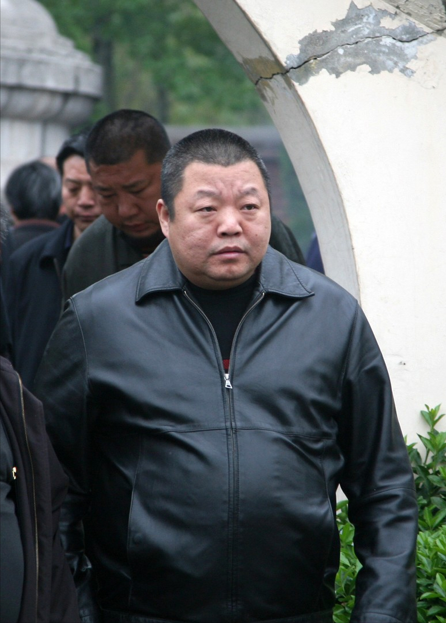 2018年,臧天朔弥留之际,让妻子李梅出门等候,随后拉着斯琴格日乐的手