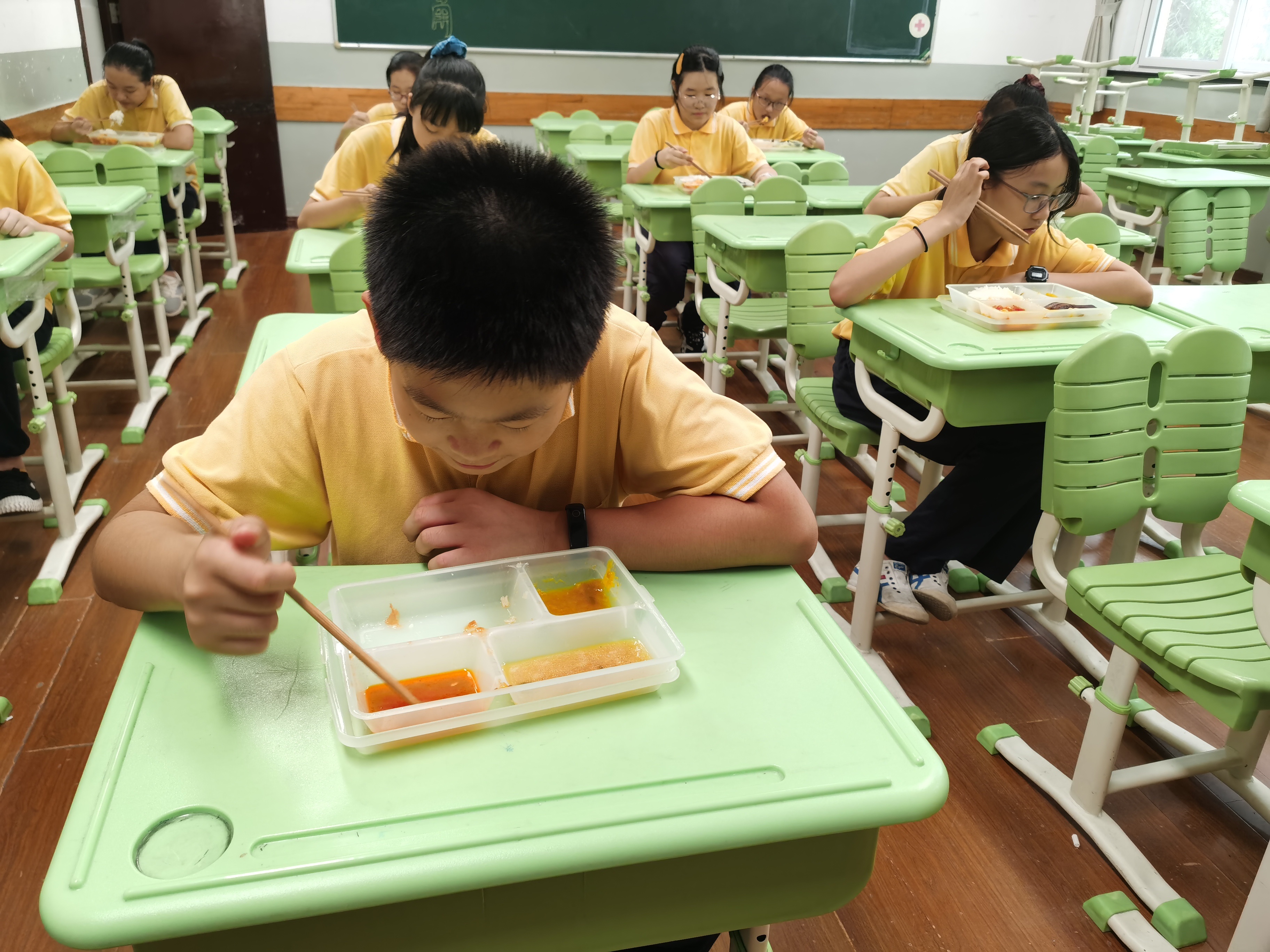 又到开学时丨久隆模范中学践行"勤俭,勤劳"校训