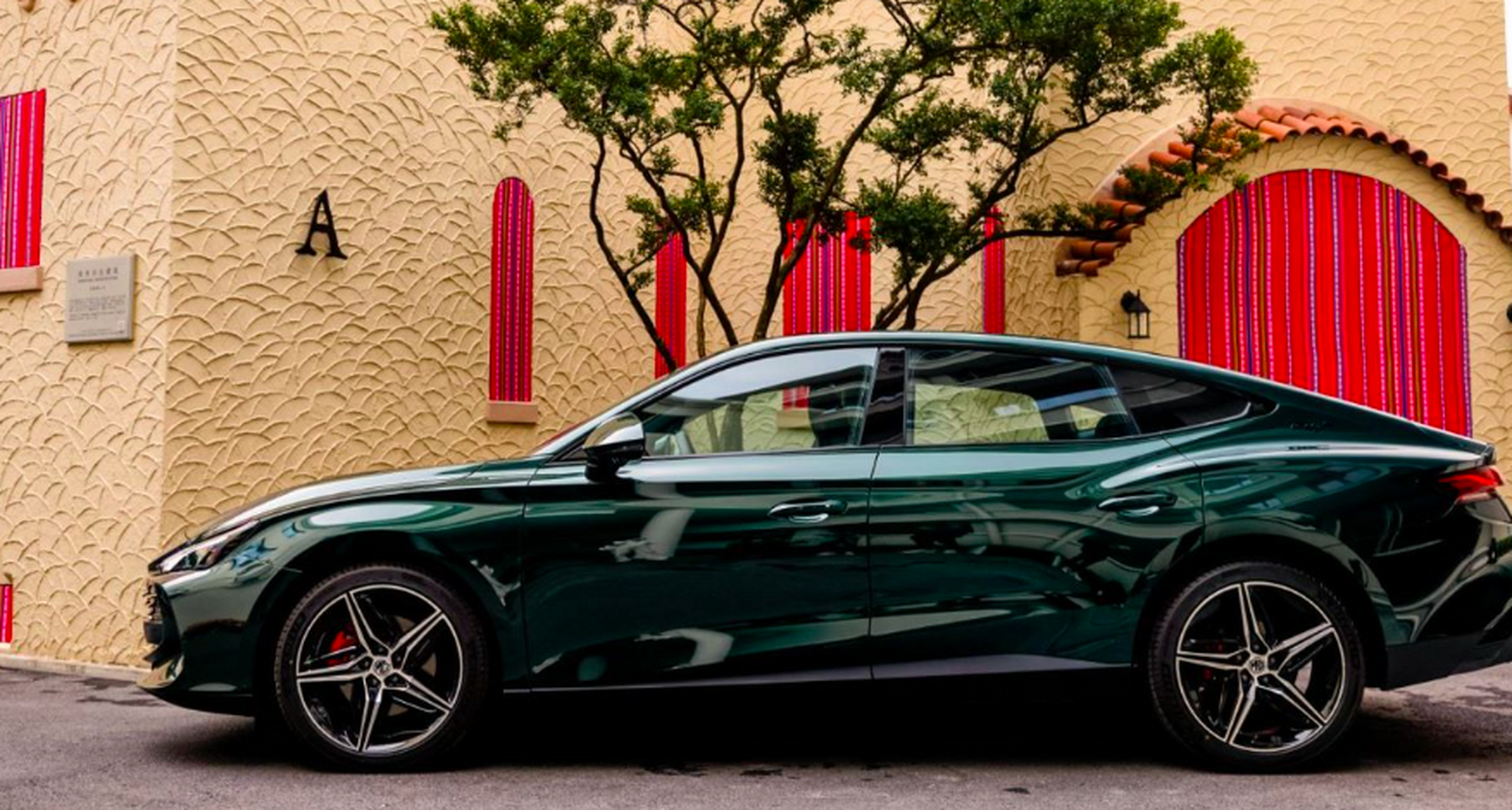 华南九州实业深圳集团有限公司:20万元内的高颜值轿跑 上汽名爵mg7