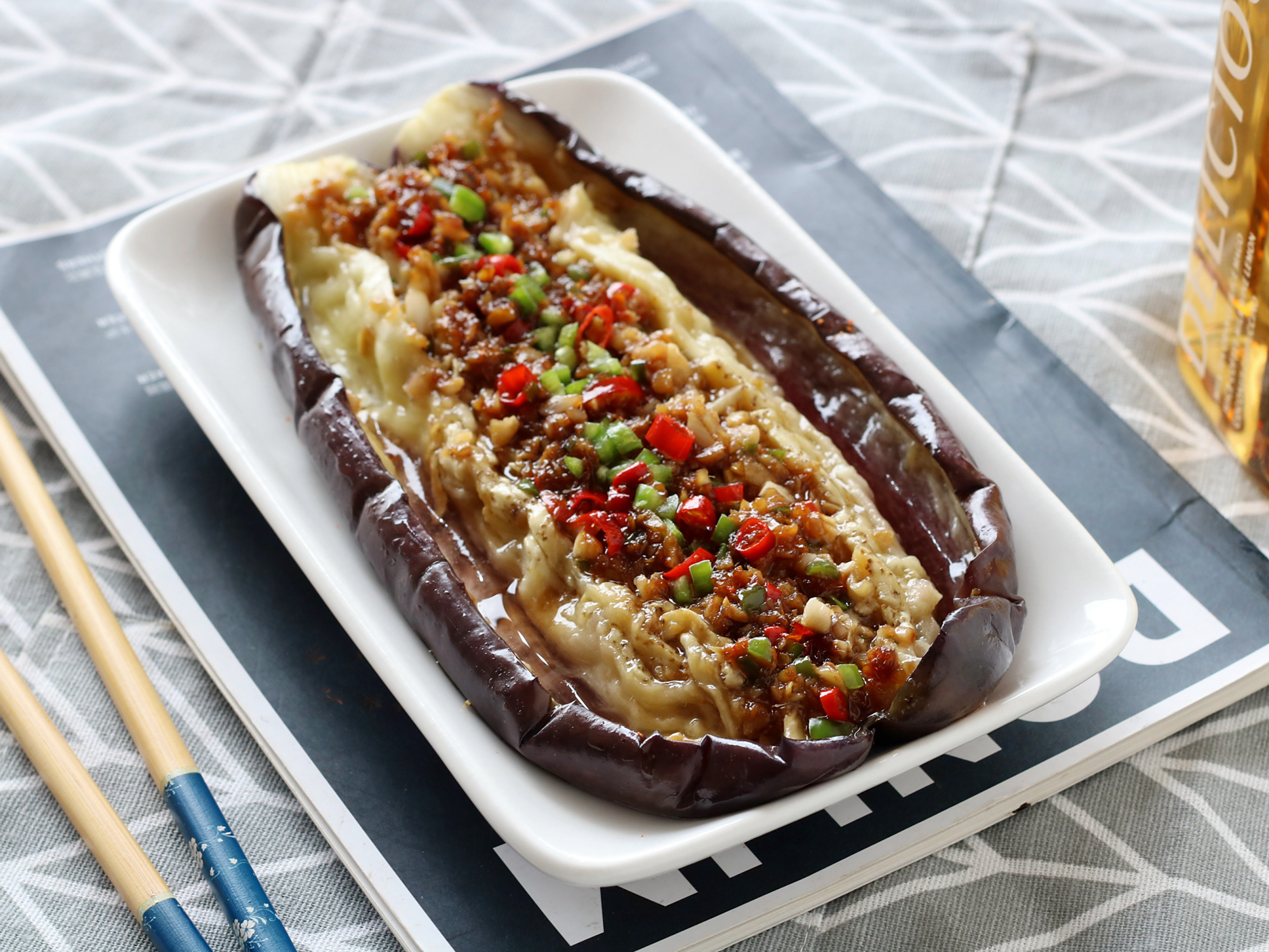 只需一台烤箱,就能做出比烧烤摊更美味的烤茄子,一定要试试