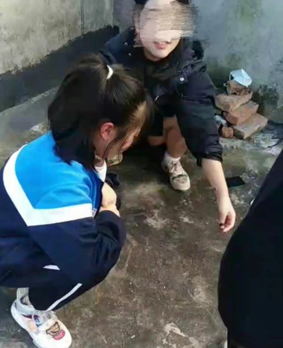 坏人打小孩图片