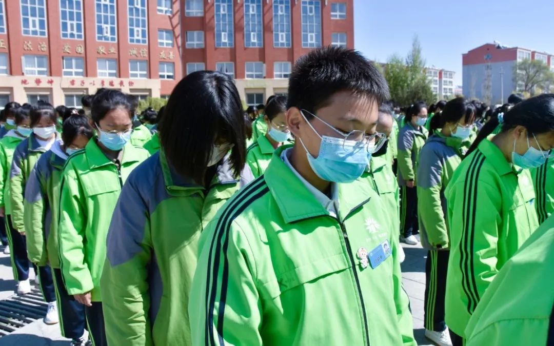 筑牢校园安全防线|张北德智中学(高中学校)举行避震逃生演练