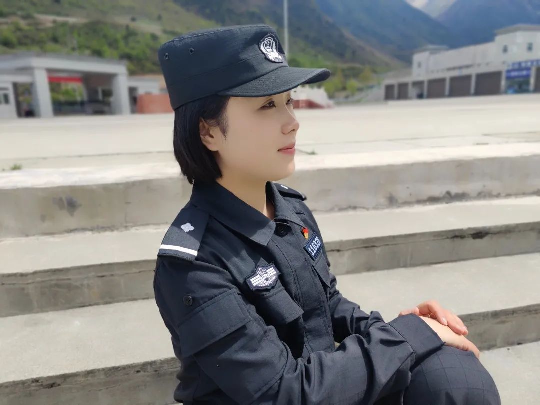 2014年参军入伍,曾经服役于中国人民解放军31635部队,服役期间参加"