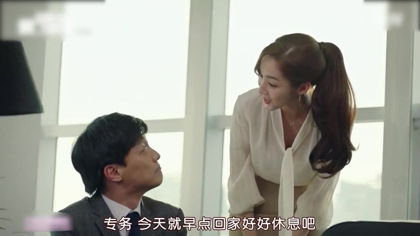 男职员以隐私相要挟,与老板秘书发生关系,构成犯罪吗?