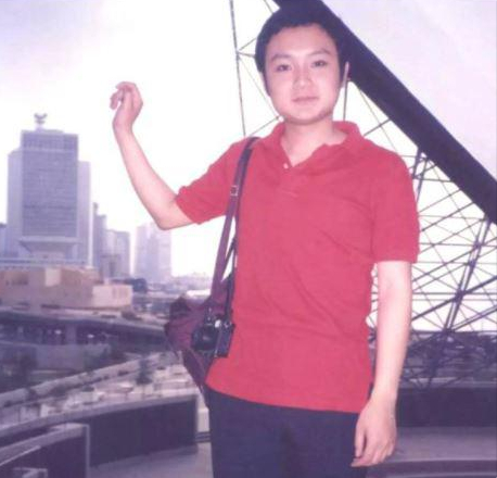 欧阳奋强:为拍戏异地恋三年,巅峰时和初恋结婚,儿子成一生的痛