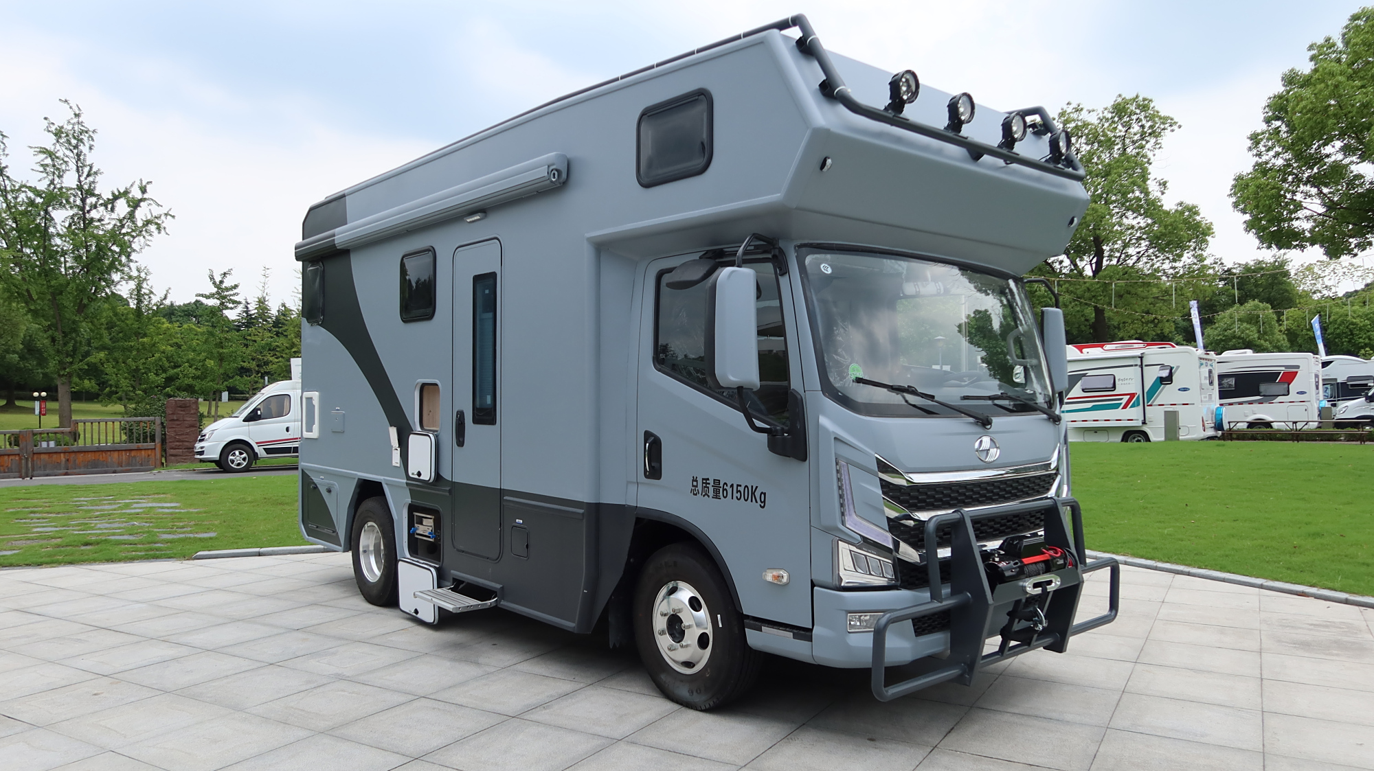 能越野的轻卡房车!动力超强,带7坐4床,还保暖静音,c本就能开