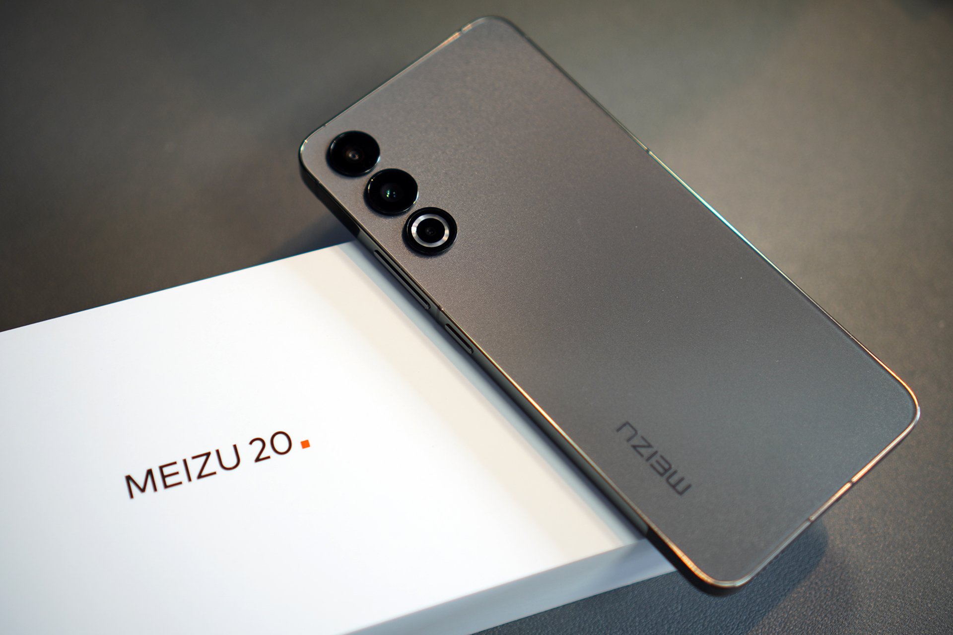 魅族20手机测评,重点:这是用chatgpt和文心一言共同创作出来的