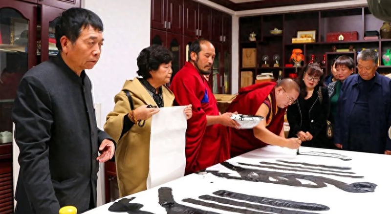 世界和平大使金刚法王莅临甘肃省洮砚公司考察指导工作