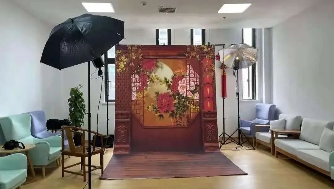 来"幸福照相馆",定格松江车墩镇老人的"夕阳美"